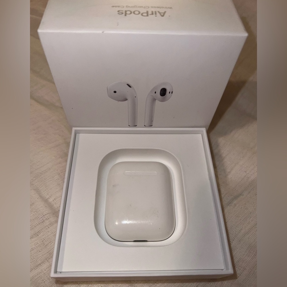 1ST GEN AIRPOD CASE, NO AIRPODS